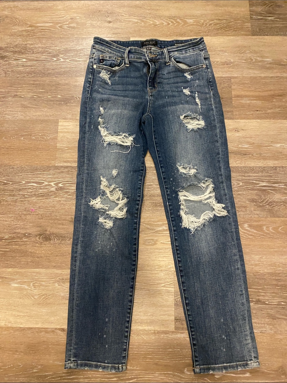 Judy Blue Distressed Boyfriend Jeans in Dark Blue